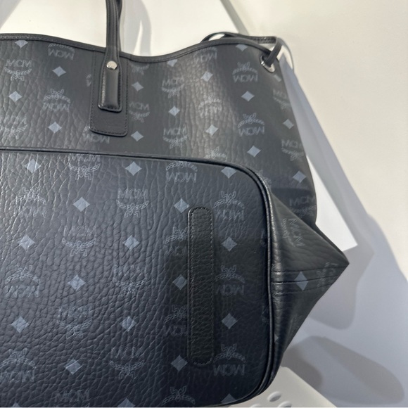 MCM PRODUCTS TOTE SHOPPER LARGE BLACK USA INC CORE MWPAAVI01 MSRP $1,550 - Picture 15 of 16